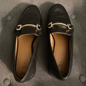 Hm black moccasins